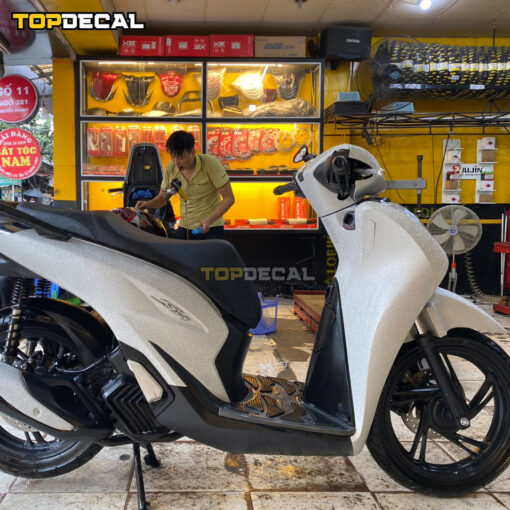 Dán xe Sh 350i màu nhũ trắng lấp lánh - Ảnh 6