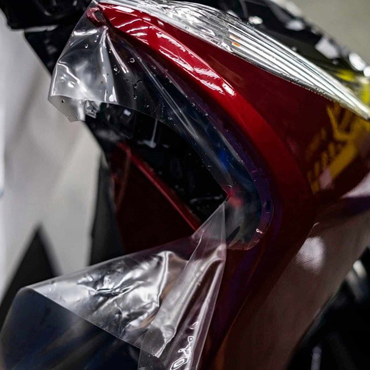 có nên dán xe máy không