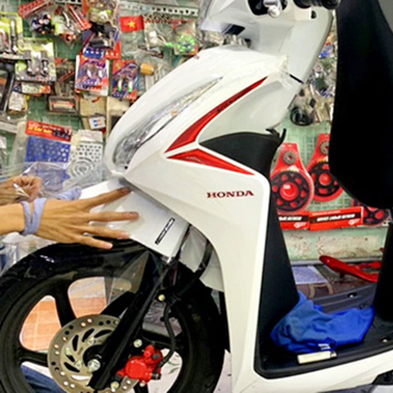 dán chống xước xe vision