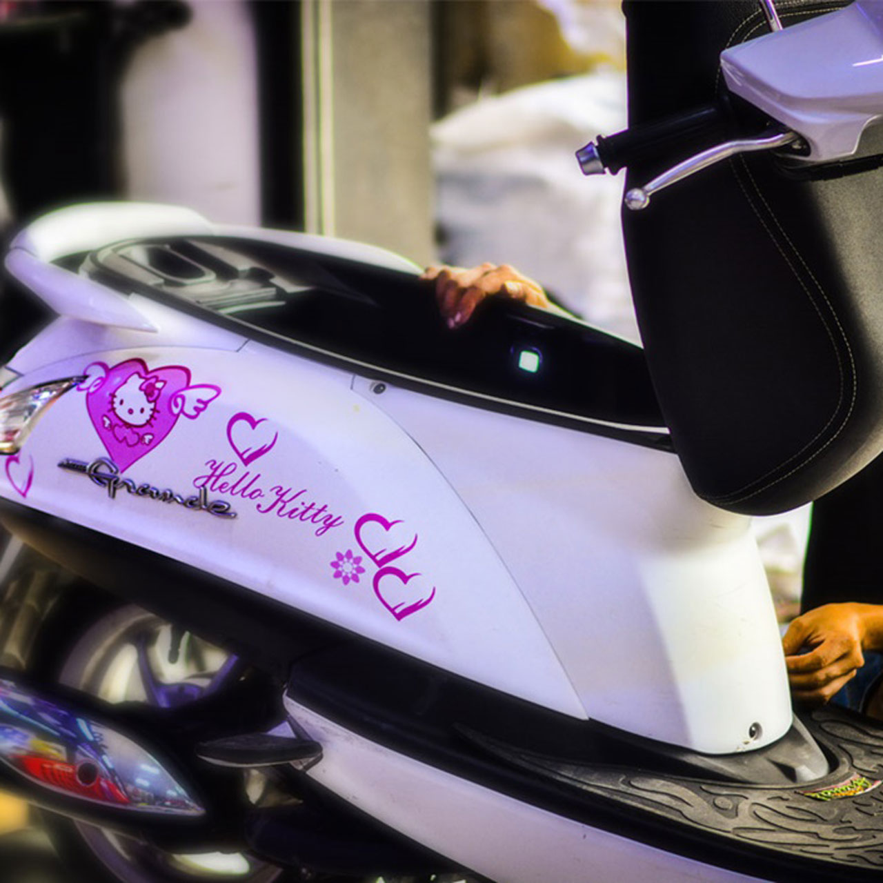 dán keo xe grande bao nhiêu tiền