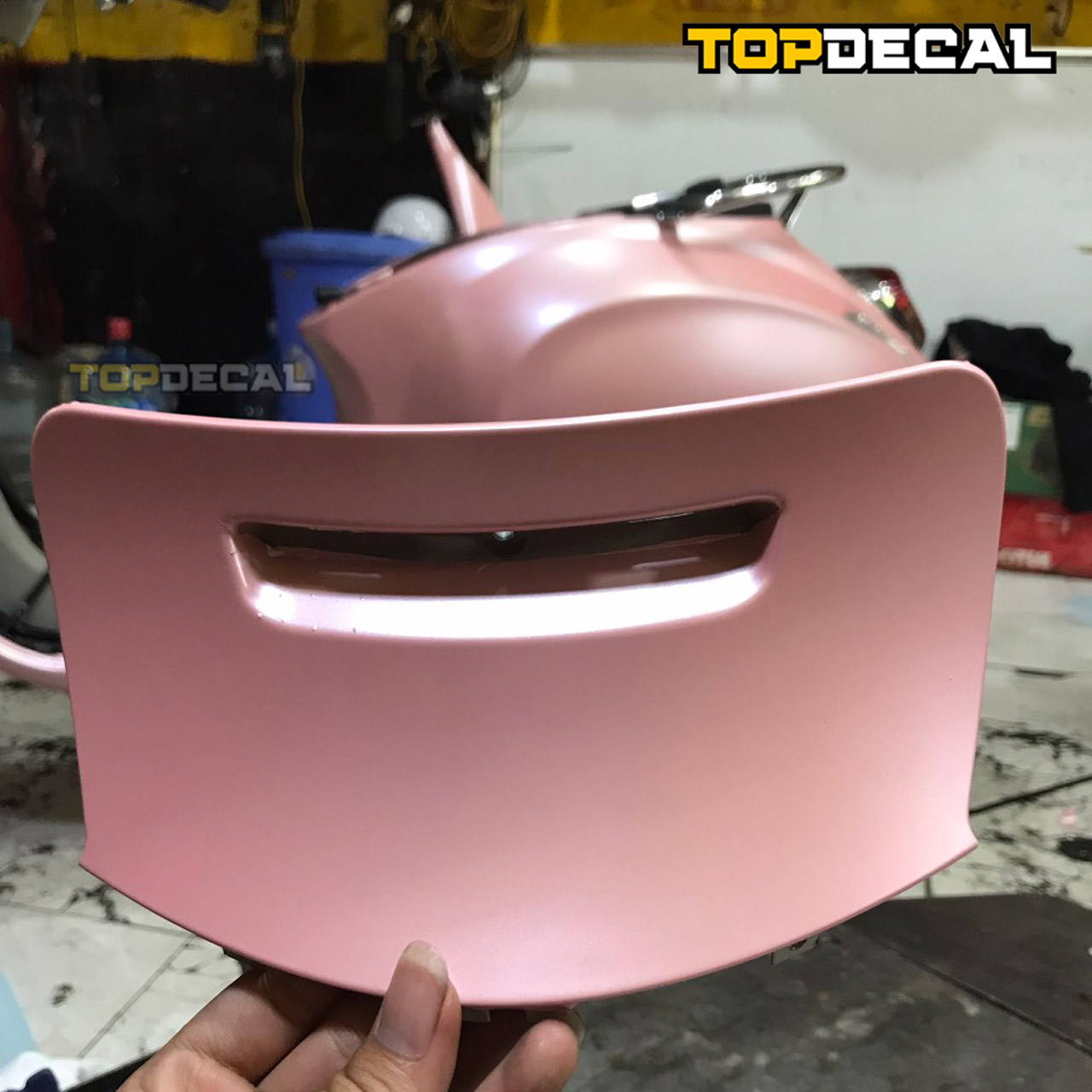 Dán xe Vespa màu hồng Satin sang trọng