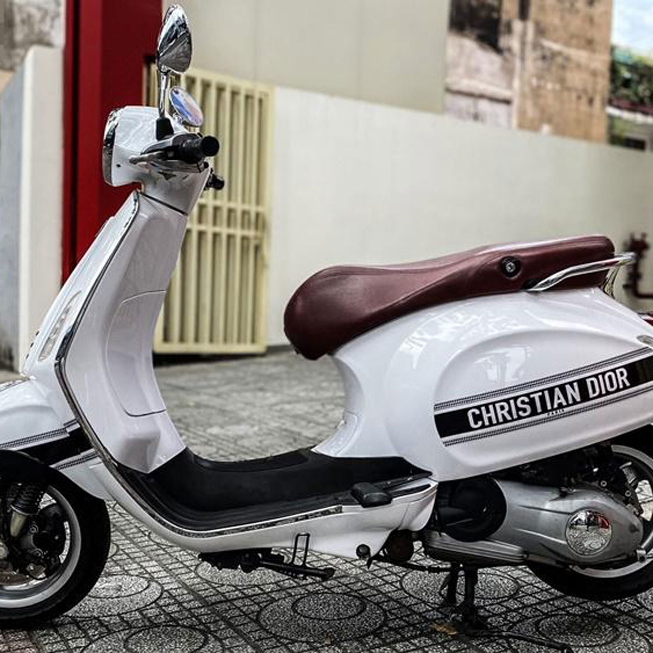 tem dán xe vespa