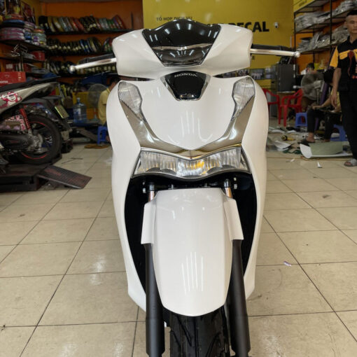 Dán decal xe Sh 2018 màu trắng lụa ngọc trai Metallic - Ảnh 5