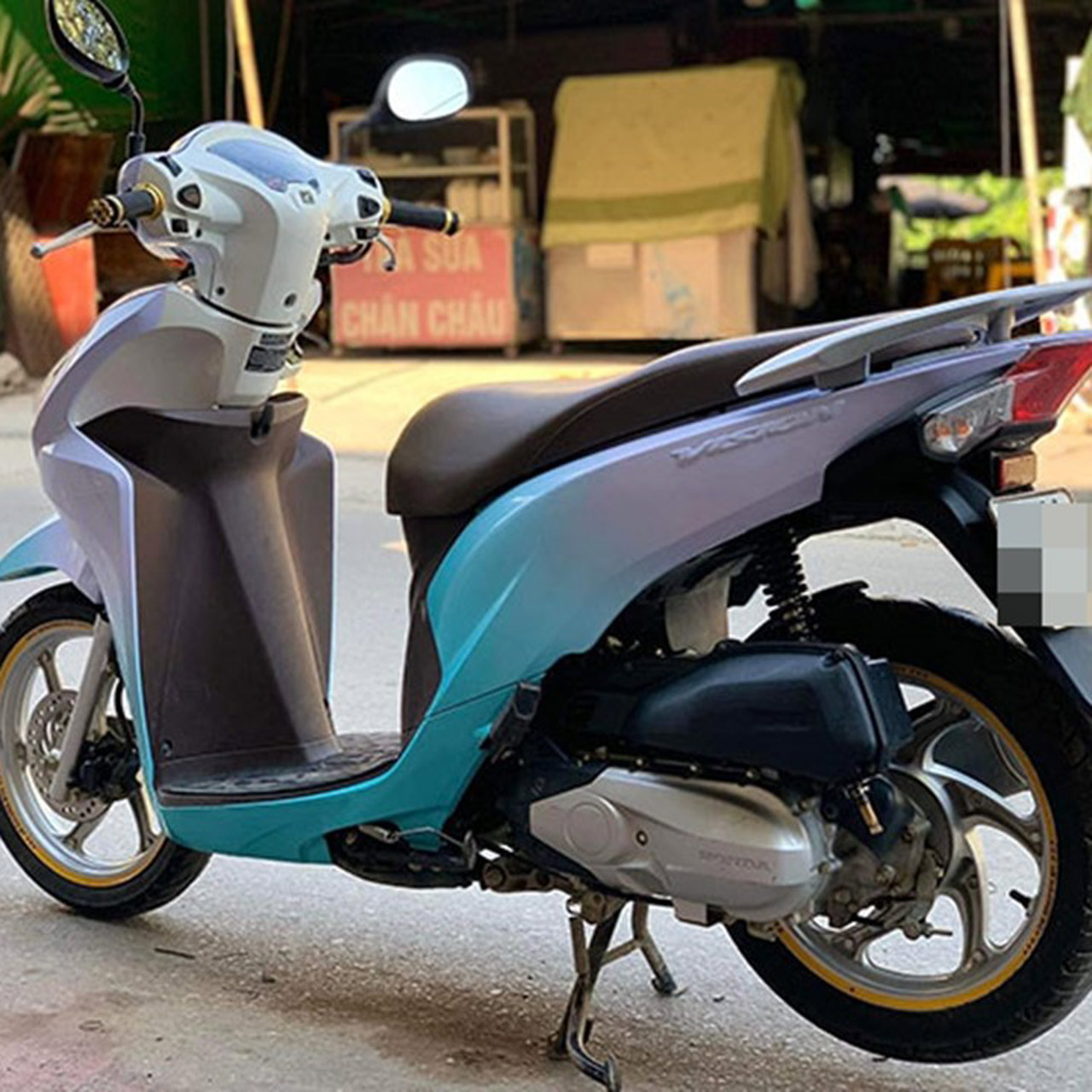 decal gradient trắng xanh