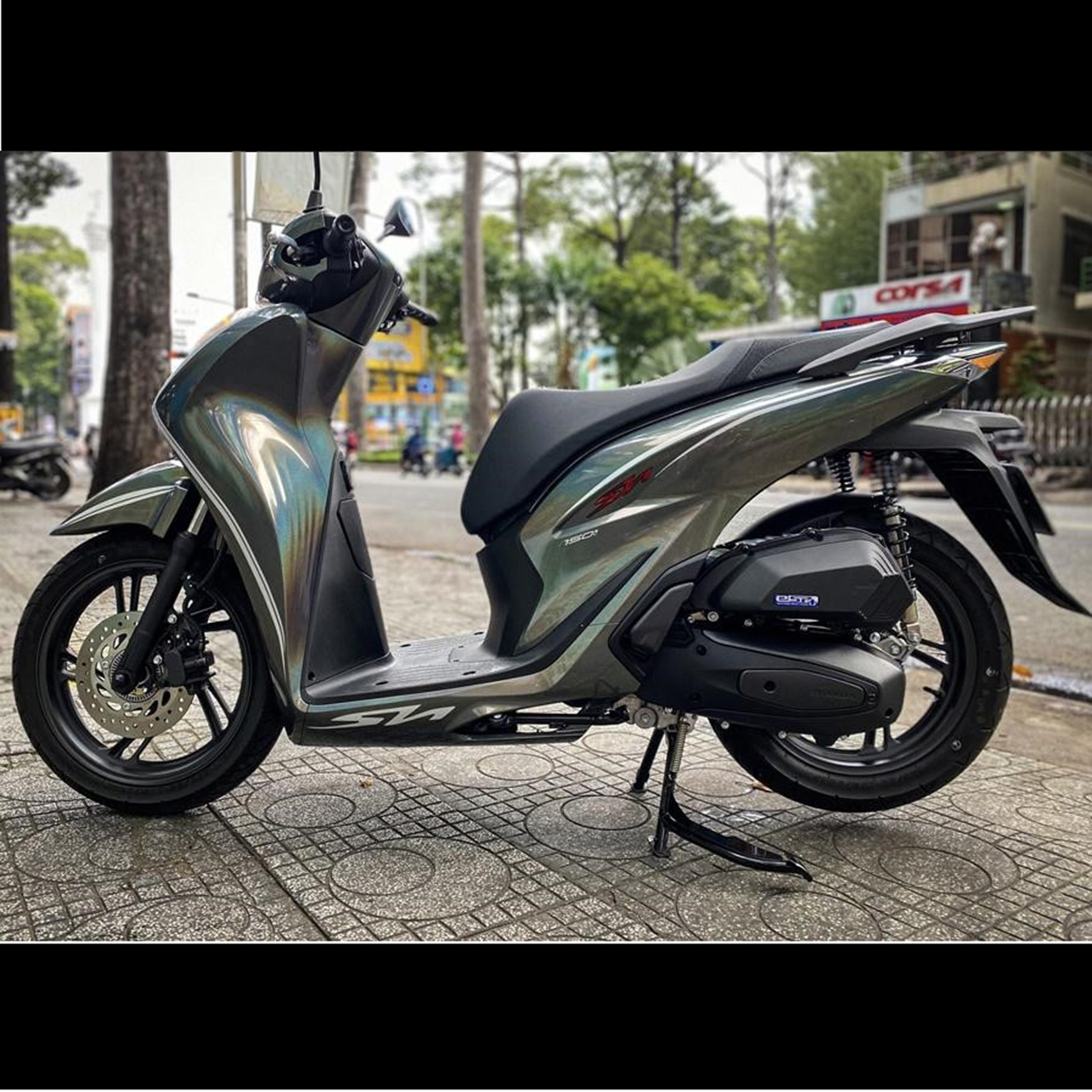 giá dán chống xước xe máy