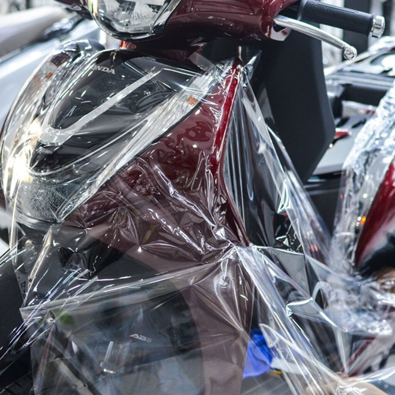 hướng dẫn dán decal xe máy