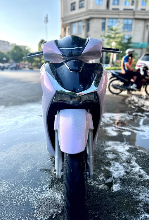 dán xe sh màu trắng ánh hồng hoa anh đào điểm đen chất liệu decal cao cấp