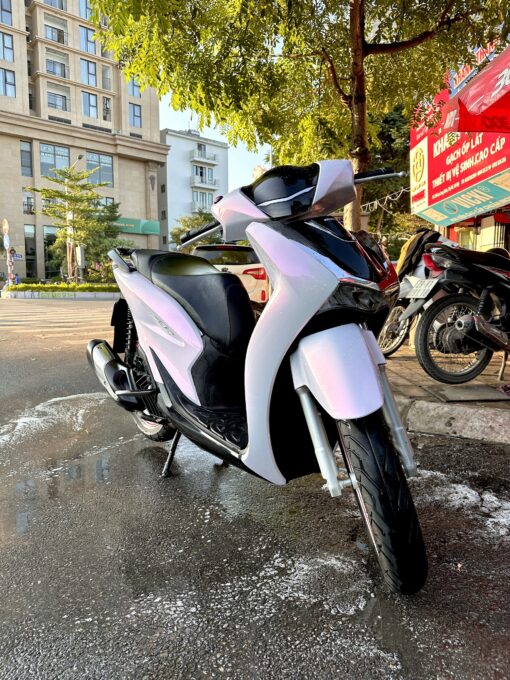 Dán xe Sh màu trắng ánh hồng hoa anh đào điểm đen - Ảnh 3