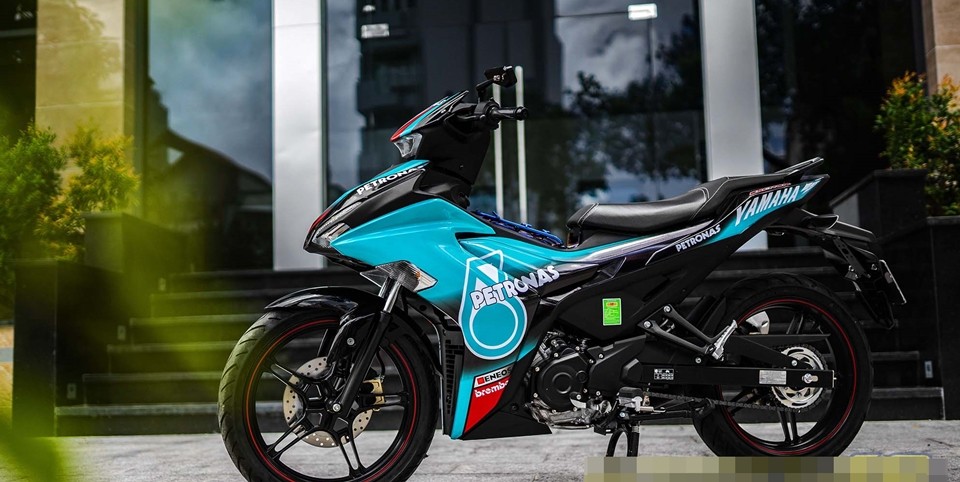 Dán decal xe Exciter 155