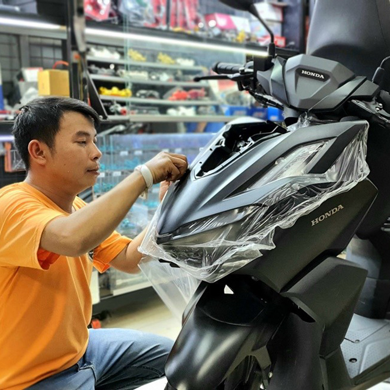 mua decal dán xe máy ở đầu