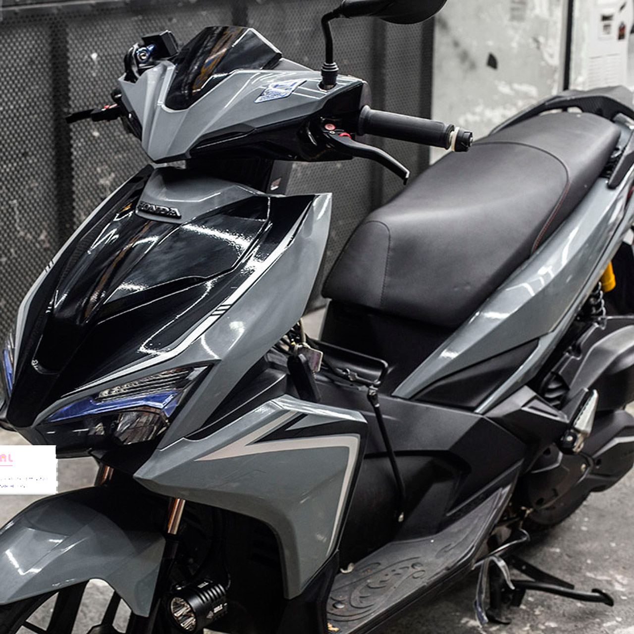 Dán decal xe Airblade