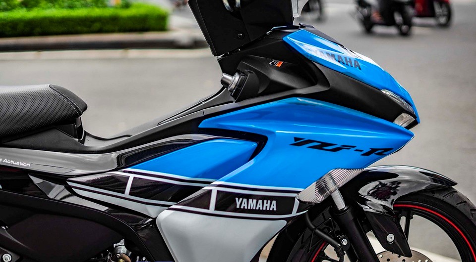 Dán decal xe Exciter 155