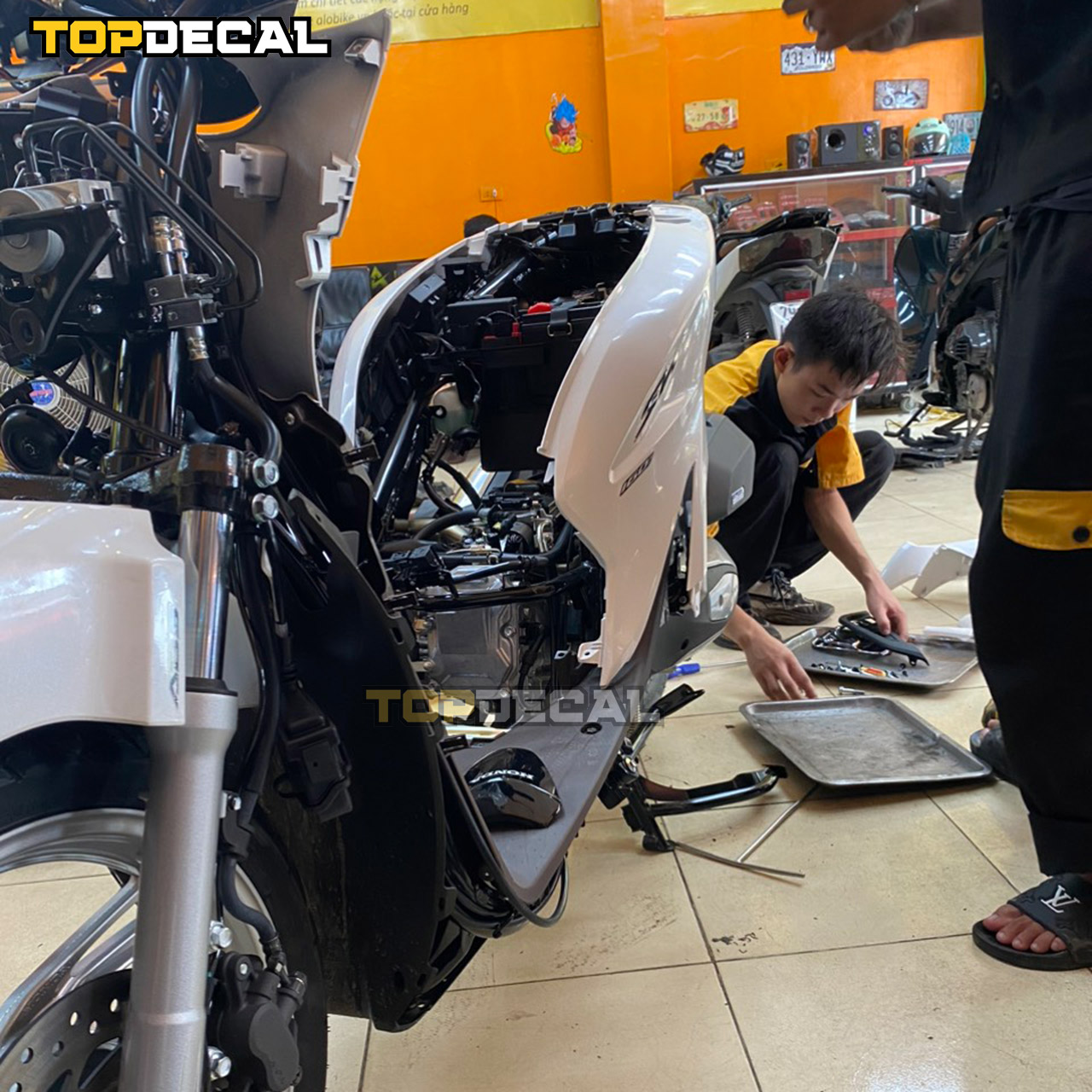 dán decal đổi màu xe máy