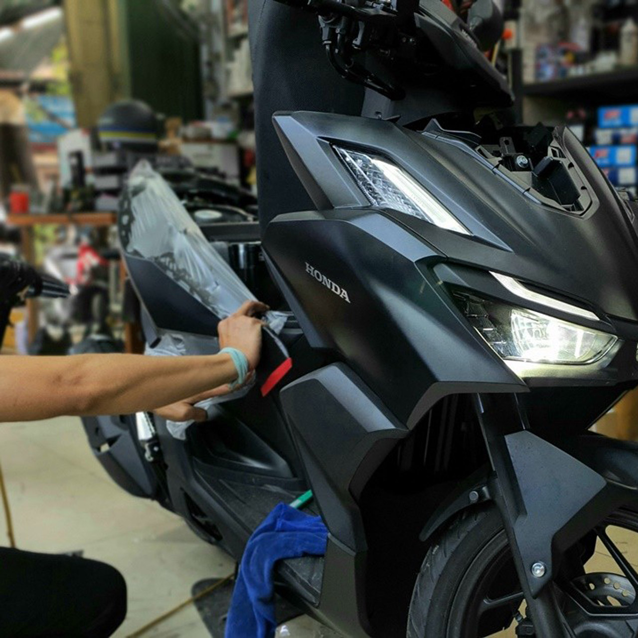 Dán decal xe Airblade