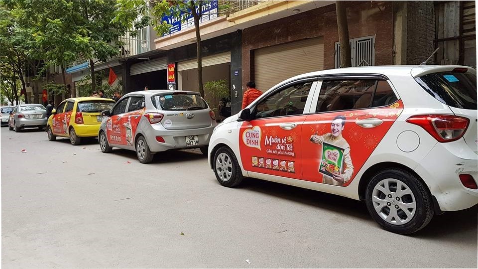 dán quảng cáo lên xe ô tô