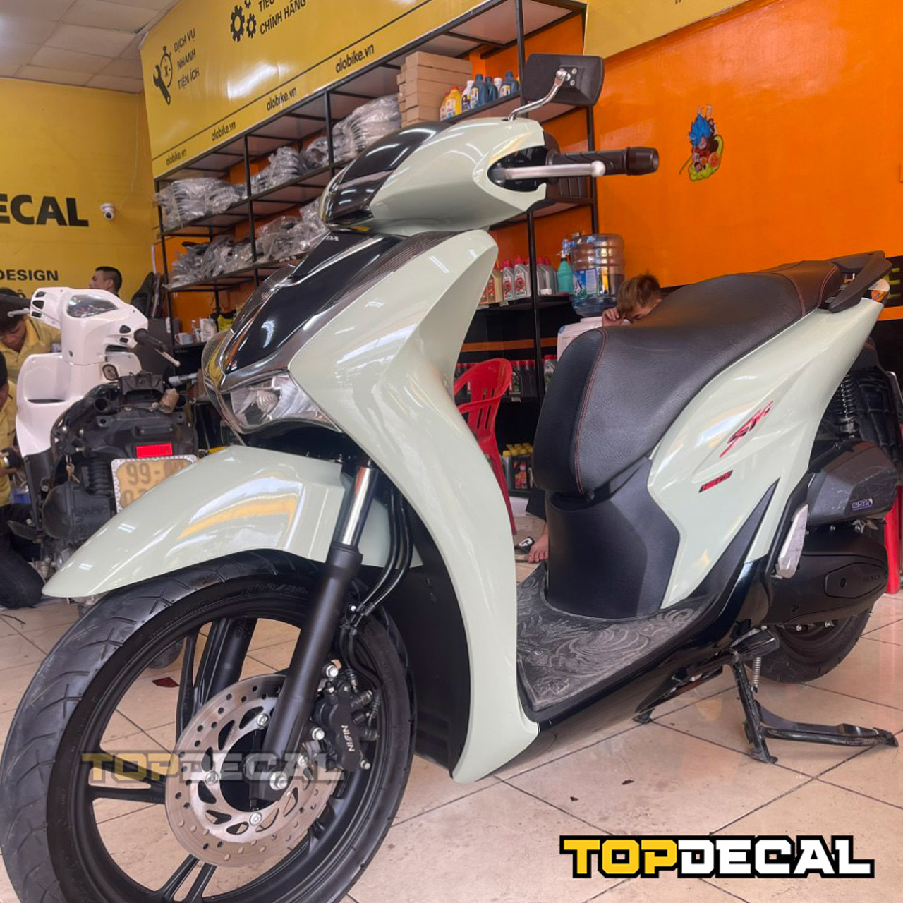 dán decal xe máy