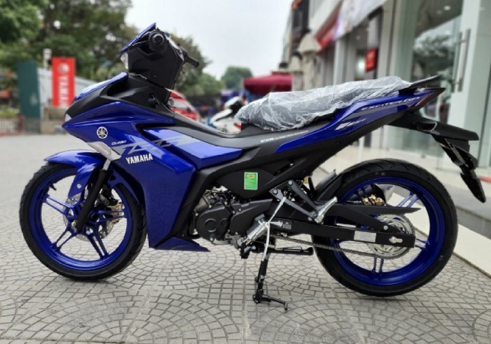 Dán decal xe Exciter 155