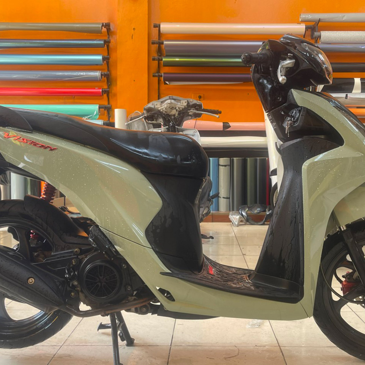 Dán decal xe Vision