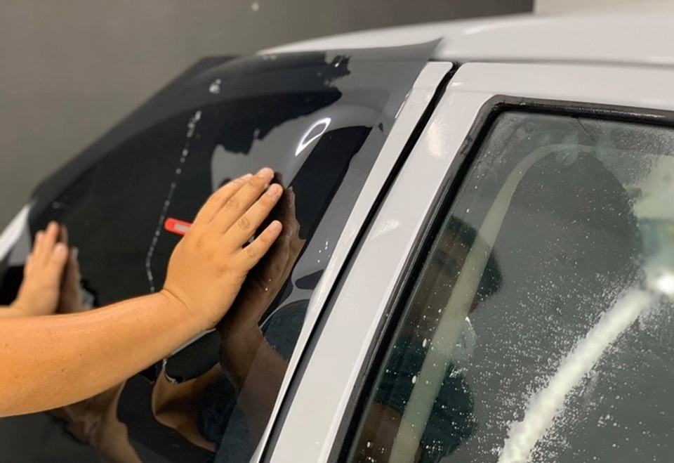 keo dán kính ô tô