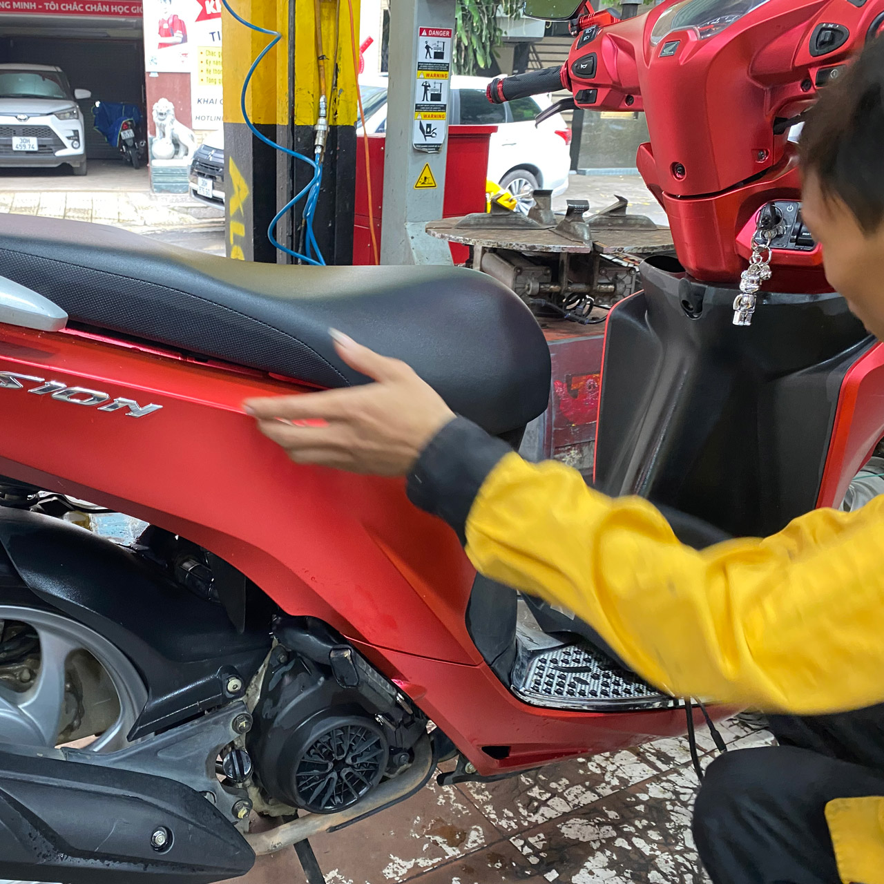 Dán decal xe Vision