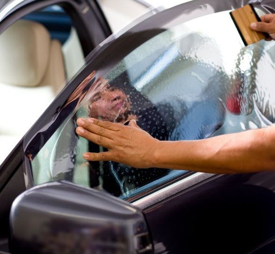 dán kính xe ô tô