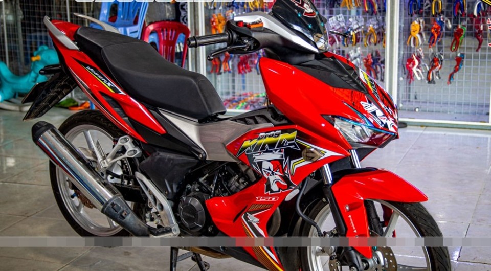 Dán decal xe Winner