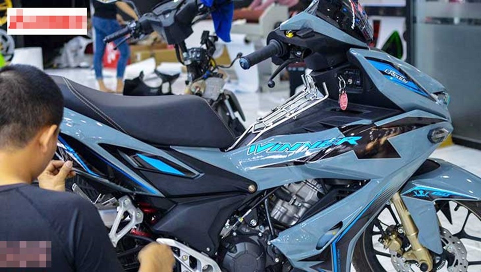 Dán decal xe Winner