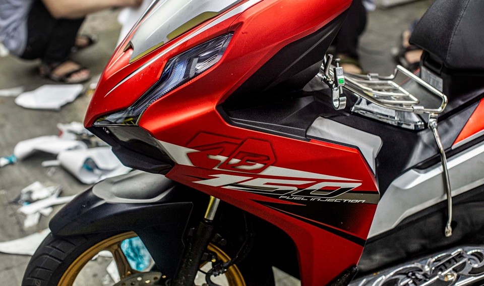 tem xe air blade đỏ đen