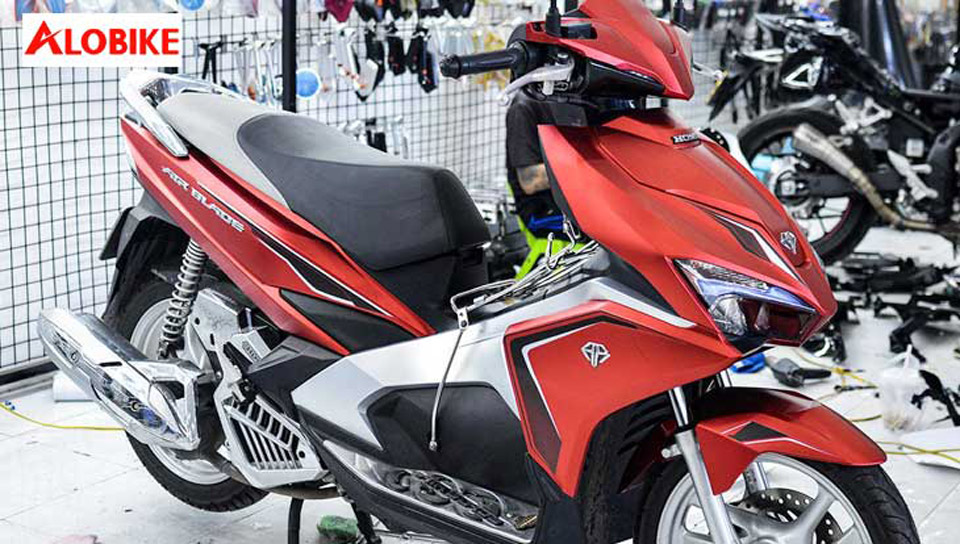 tem xe air blade đỏ đen