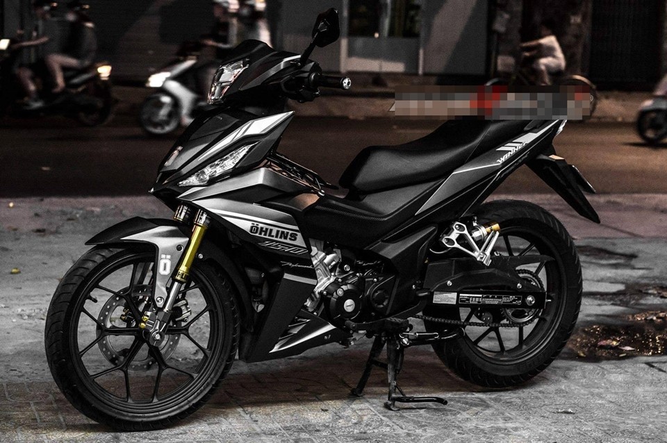 Dán decal xe Winner