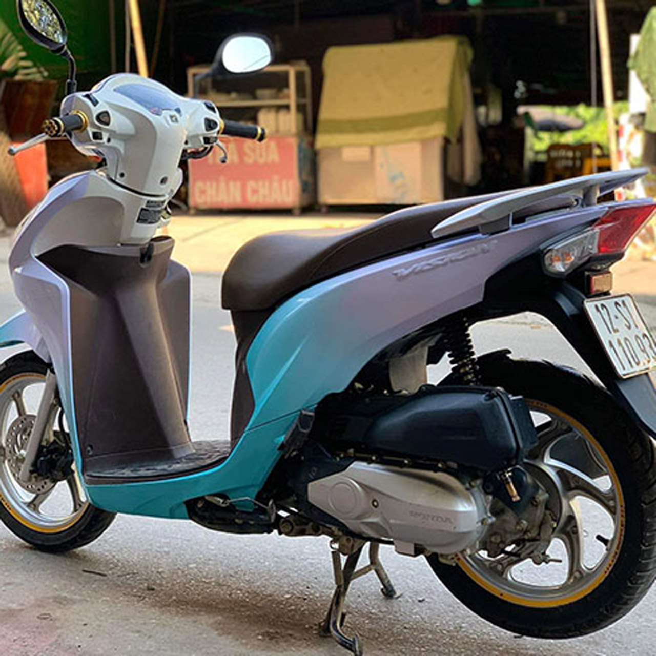 Dán decal xe Vision