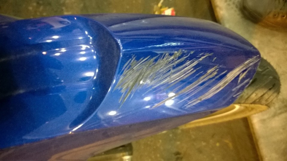 xe bị xước sơn làm thế nào