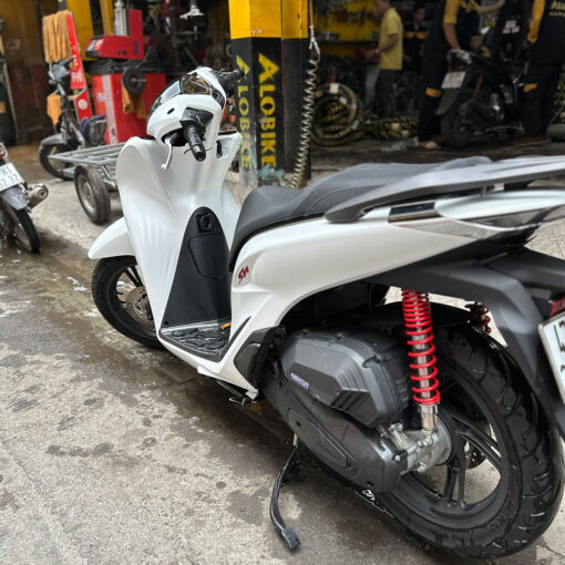 Dán xe Sh 350i màu trắng ngọc trai - Ảnh 4