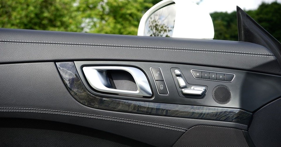 dán decal nội thất xe ô tô