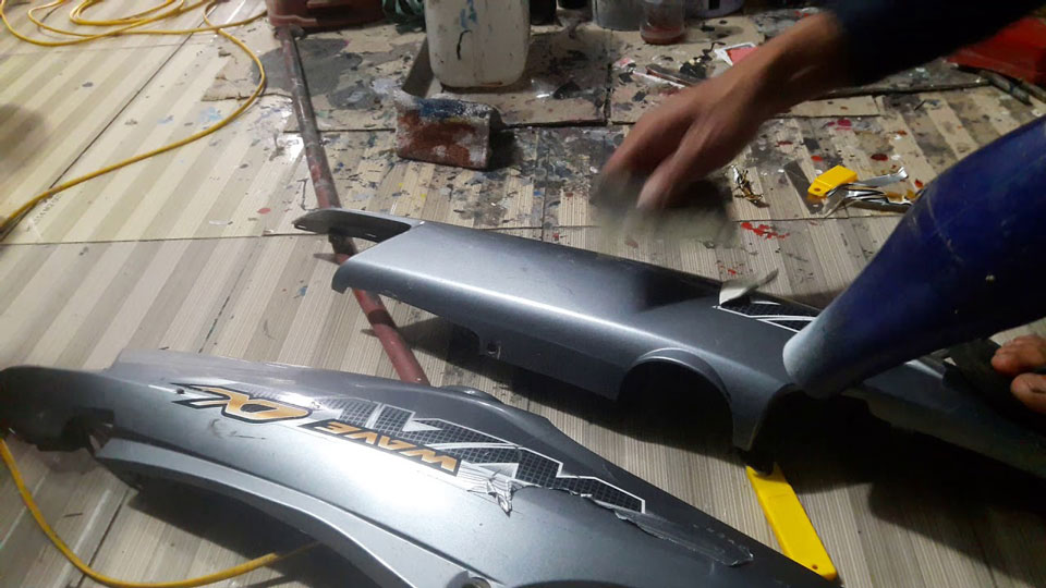 cách bóc tem xe máy