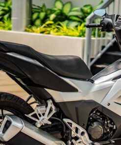Dán xe Winner màu đen bạc