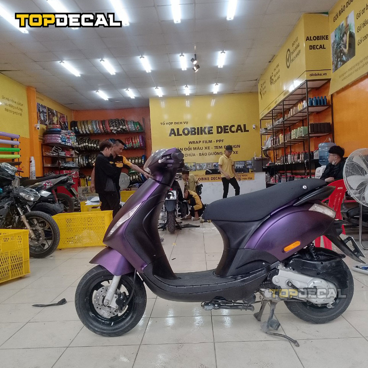 dán đổi màu xe vespa