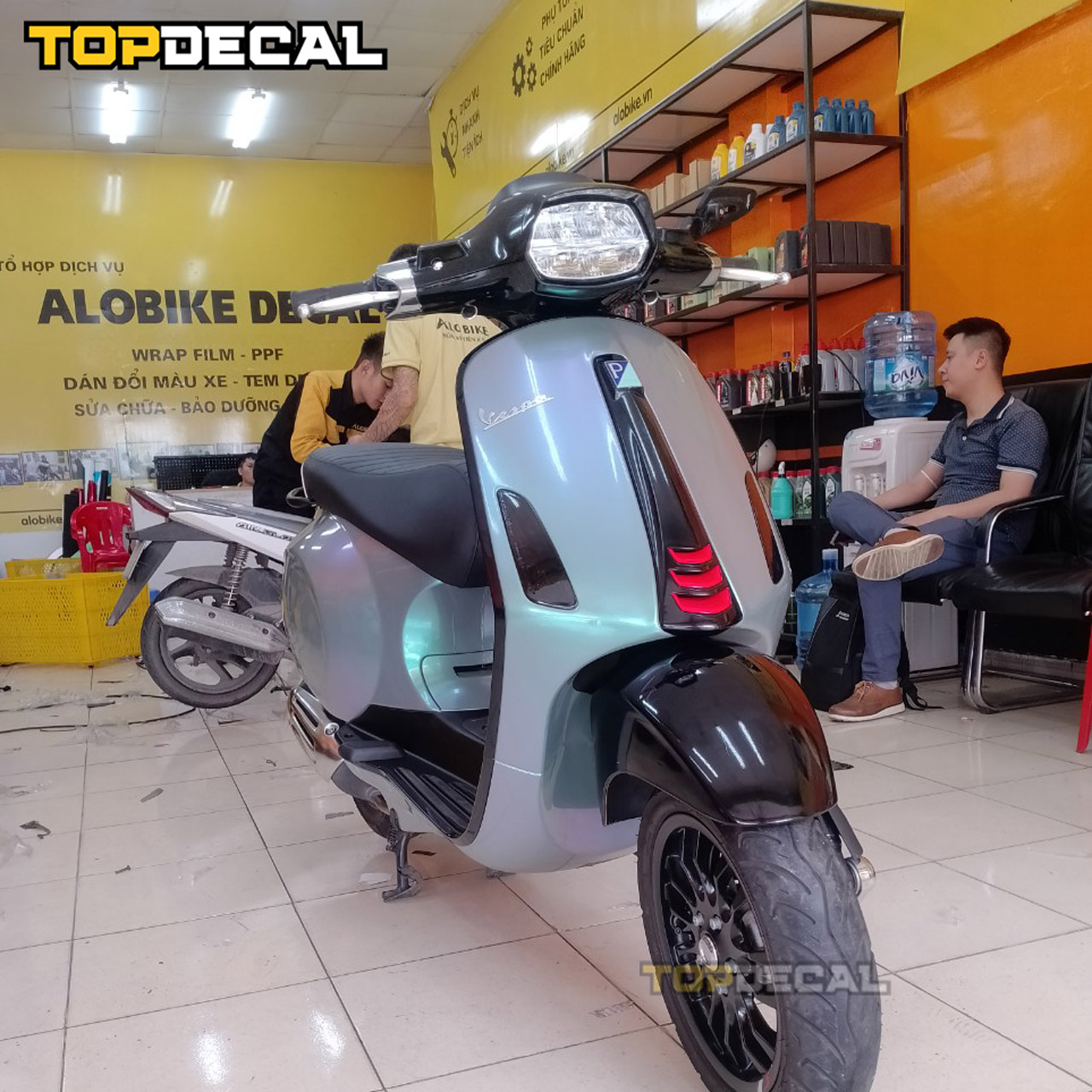 dán đổi màu xe vespa