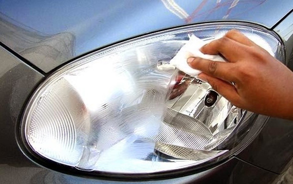 đánh bóng choá đèn ô tô