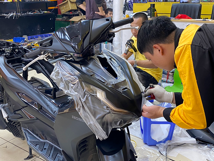 dán chống xước xe máy