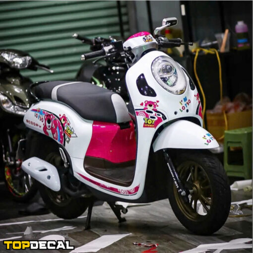 dán decal xe scoopy gấu dâu tại topdecal